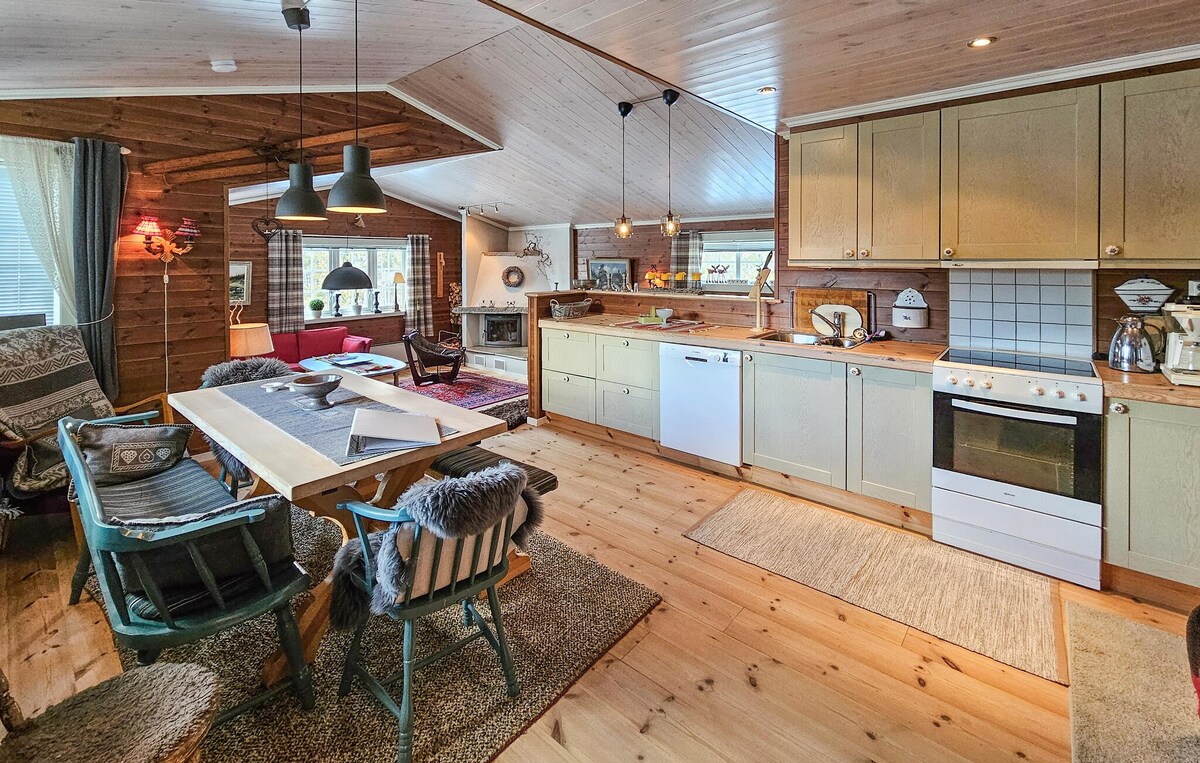 Gorgeous home in Eggedal with kitchen