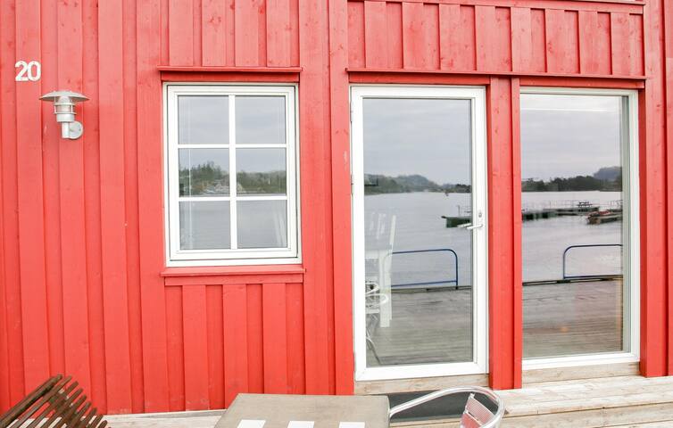 Sjernarøy的民宿