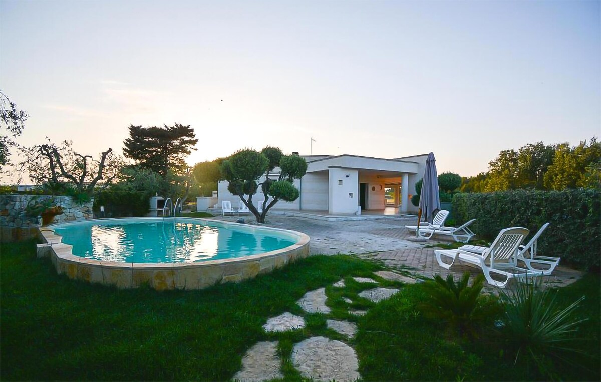 Stunning home in Carovigno with WiFi