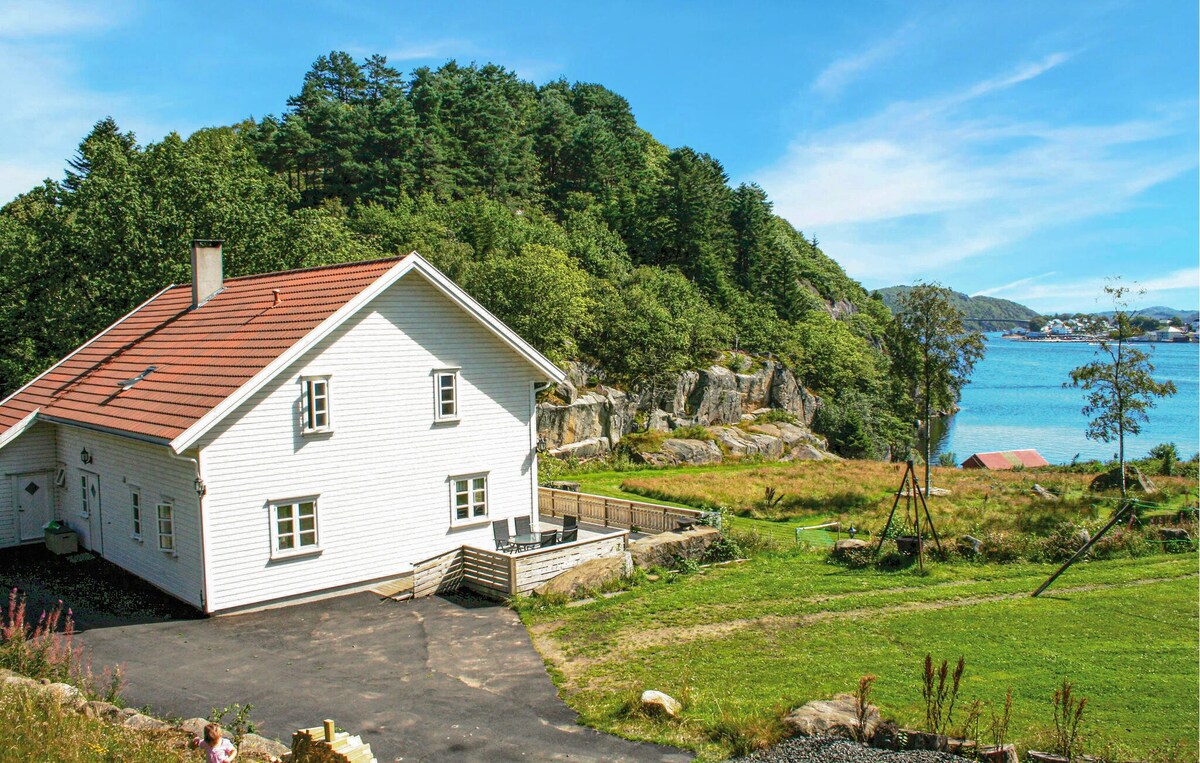Lovely home in Farsund with Wi-Fi