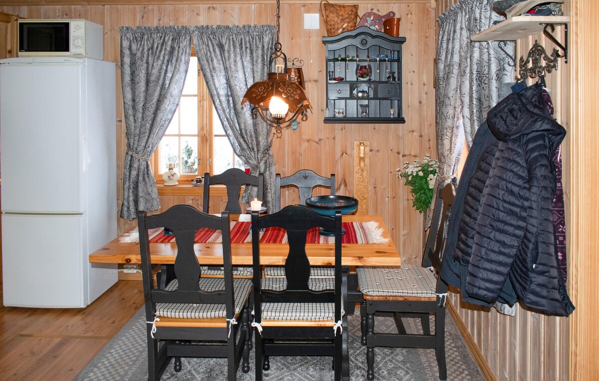 3 bedroom beautiful home in Gjesåsen