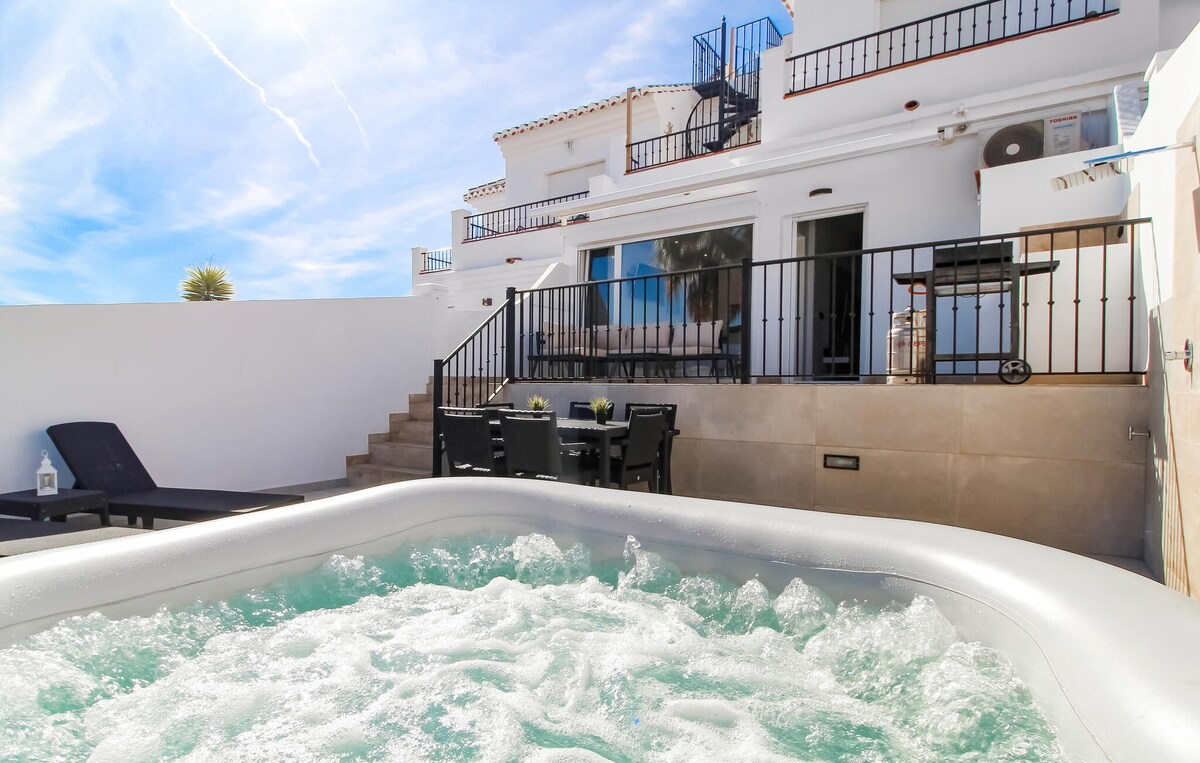 Gorgeous apartment in Frigiliana with hot tub