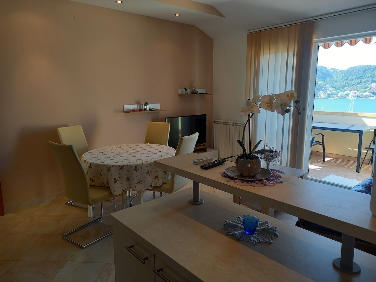 A-22719-c Two bedroom apartment with balcony and