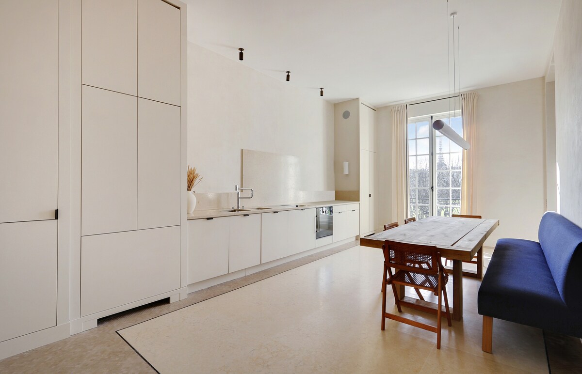 A Sublime 2-Br 2-BA in Invalides