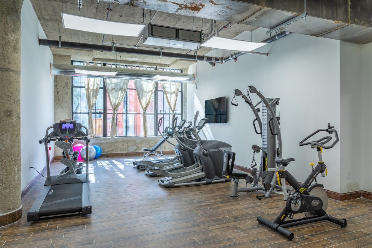 Sosuite | 2BR Apt w W/D, Gym, On-Site Restaurant