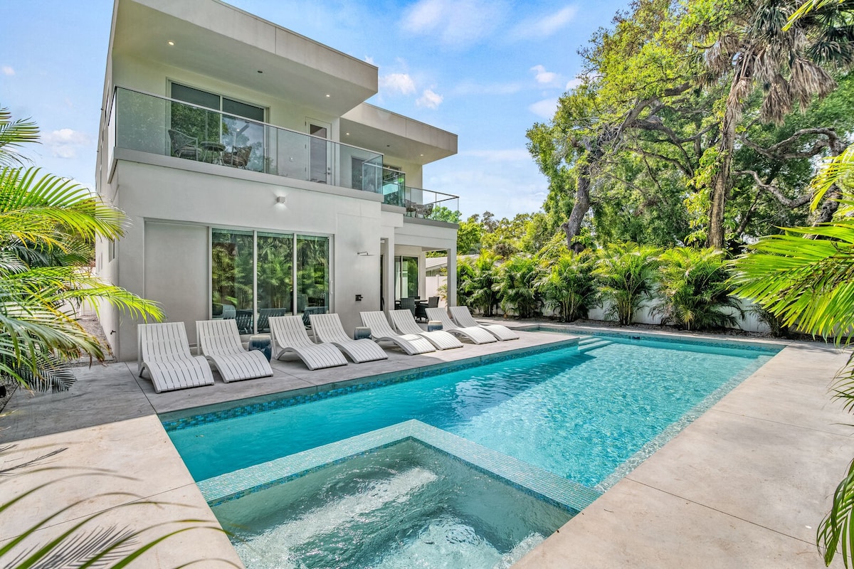 Tamiami Vice | Private Heated Pool