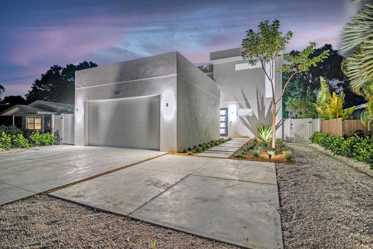 Tamiami Vice | Private Heated Pool