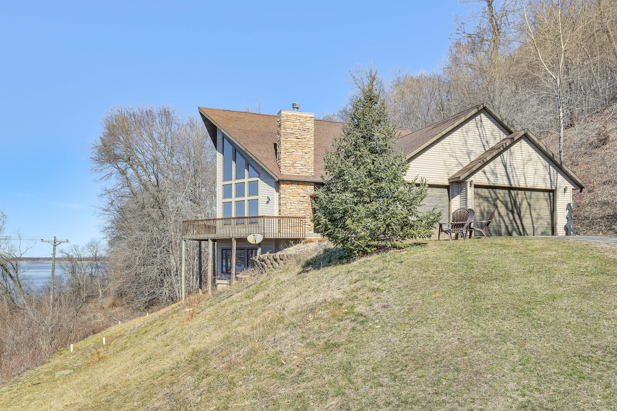 Spacious Stoddard Retreat on Mississippi River!