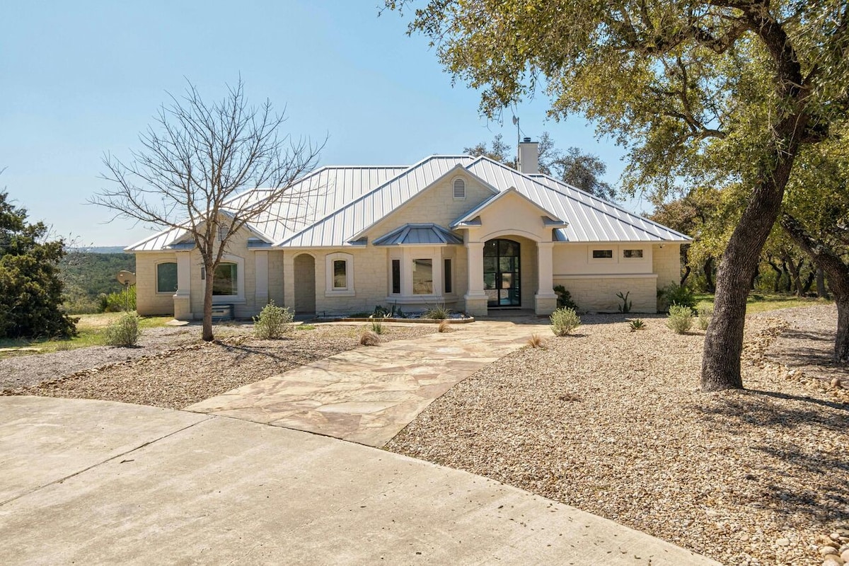 Hill Country Norwood House- Pool & Pet Friendly!