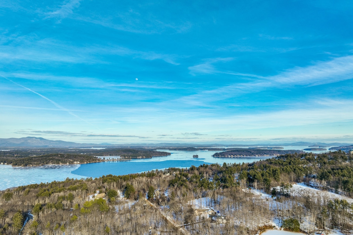 Laconia Retreat: 1/2 Mi to Lake Winnipesaukee!