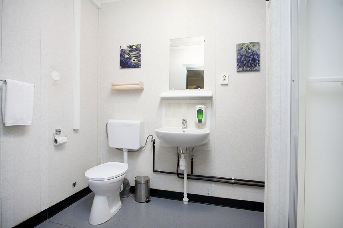 Hestaland - Single Room with Shared Bathroom