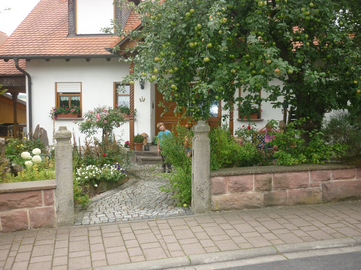 Fewo mit Pergola (Ferienwohnung Gartenträume)