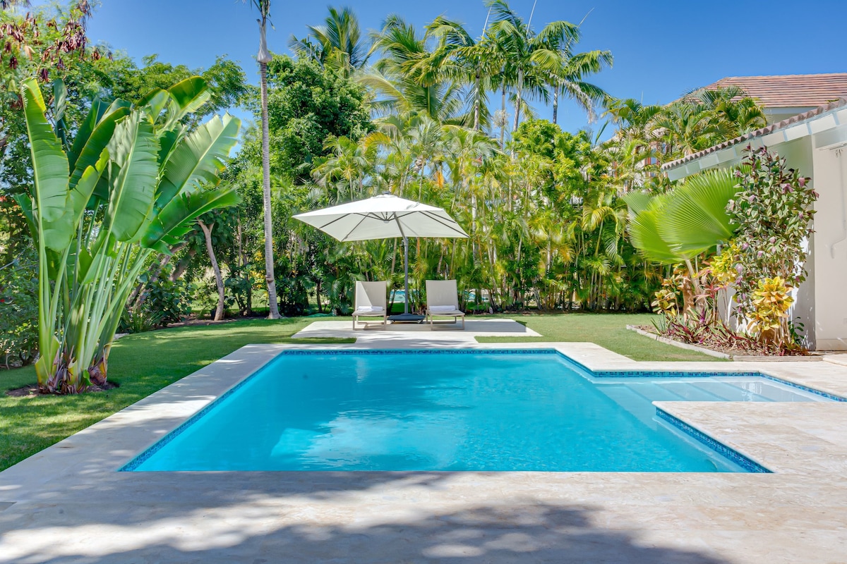 Lujosa Villa en Punta Cana Piscina y Housekeeping