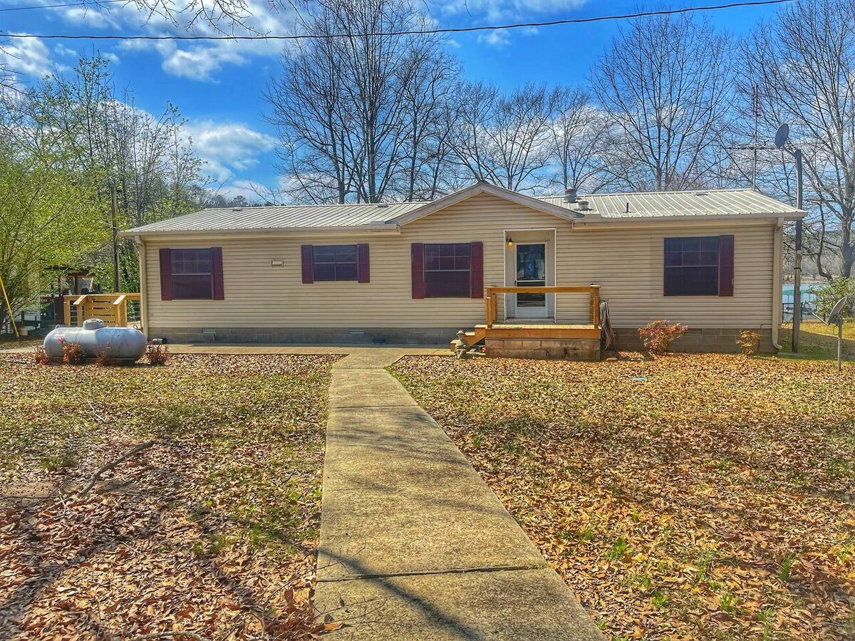 Catfish Cabin on Smith Lake