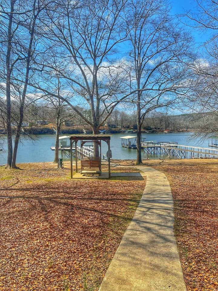 Catfish Cabin on Smith Lake