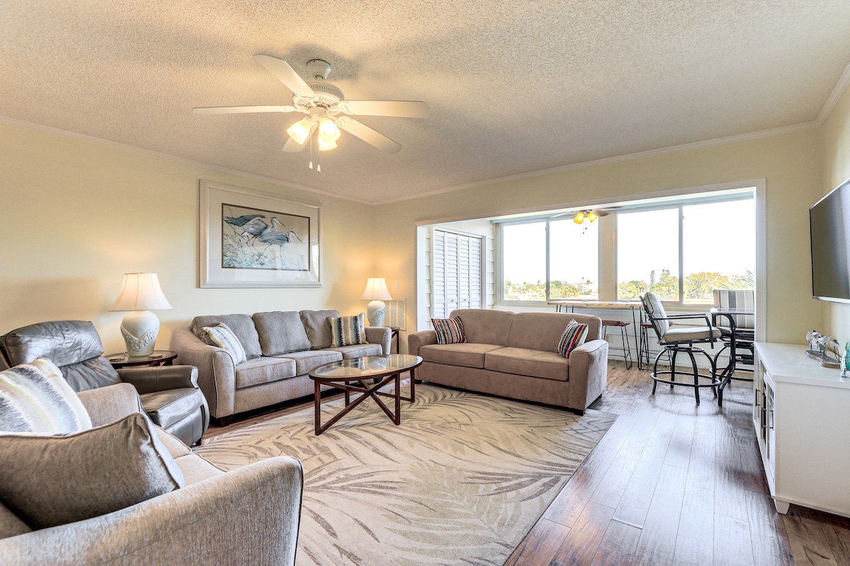 Waterfront Bradenton Condo: 3 Mi to Beach!