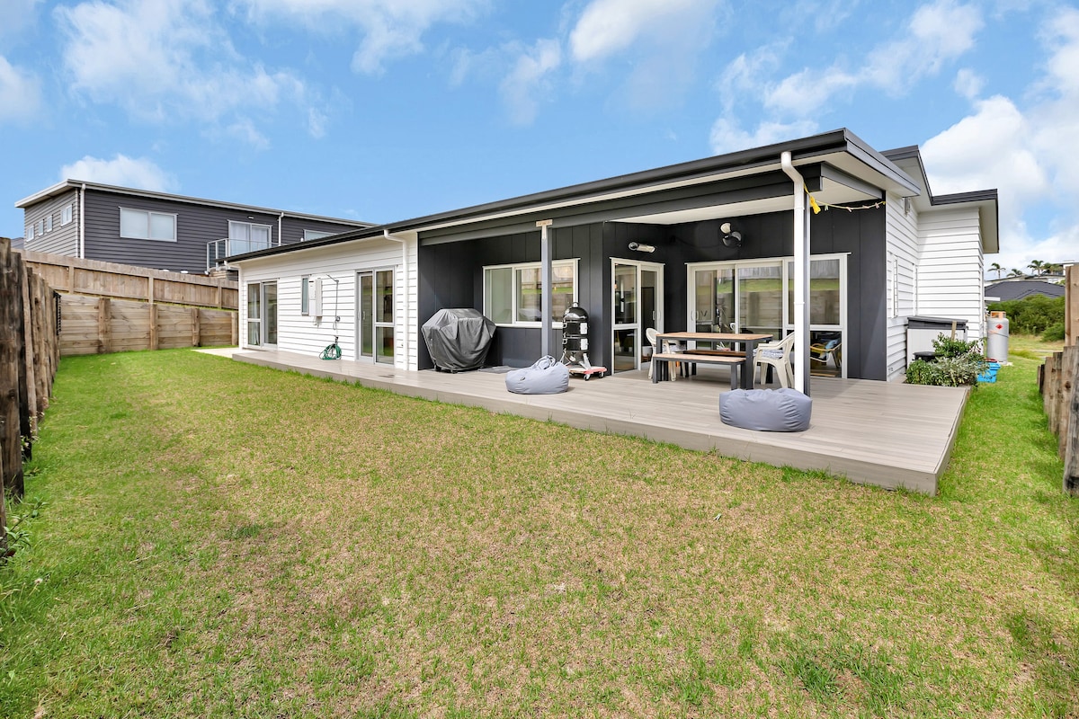 Seaside Escape - Ruakaka Holiday Home