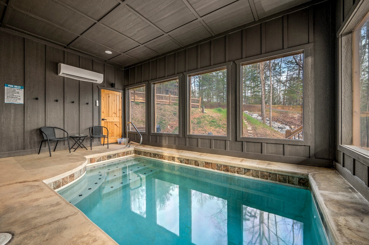 Luxurious 3BD Lodge with POOL! Hot Tub + Fire Pit!