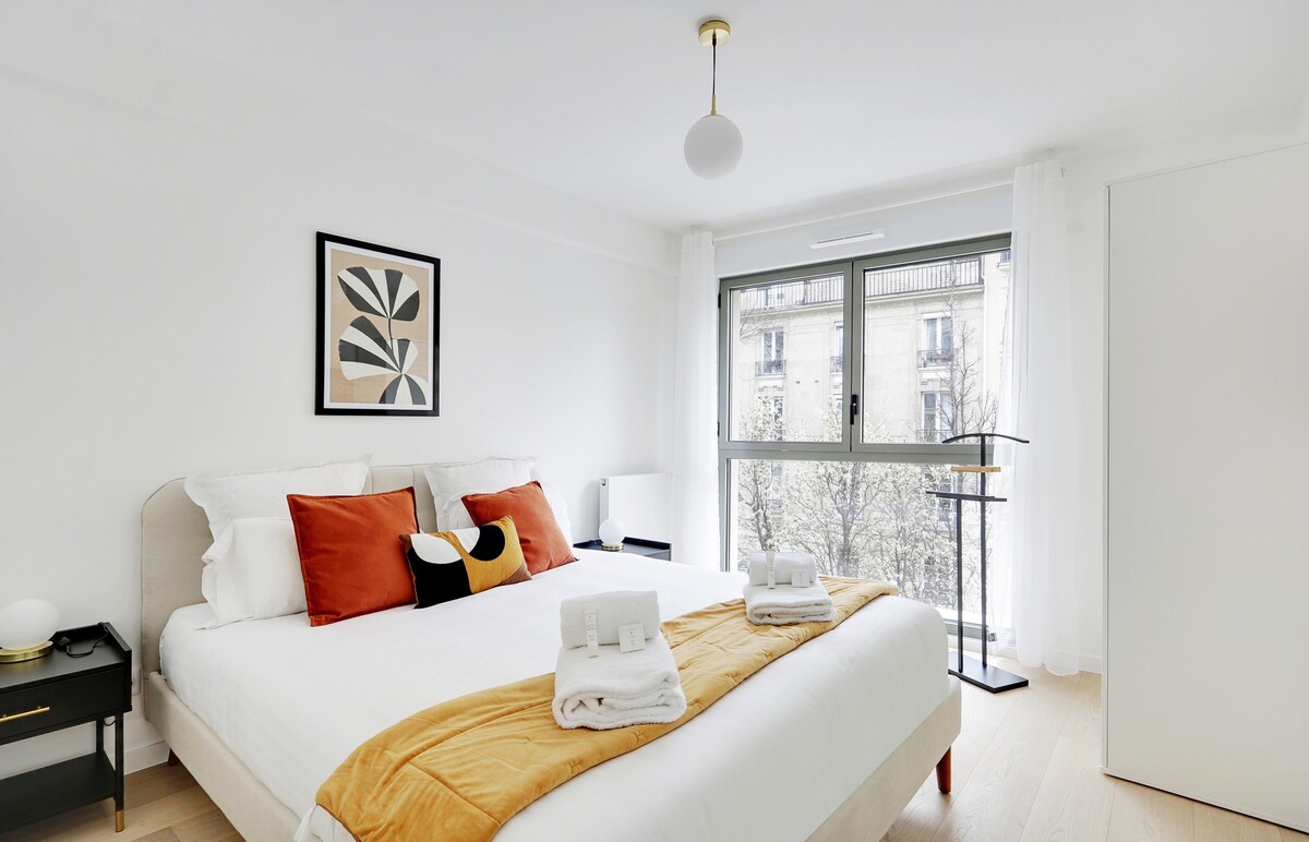 An Amazing 1-Br/1BA in Montmartre