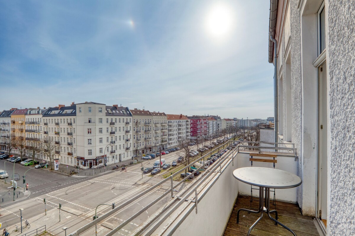 Blueground | Friedrichshain, equipped kitchen