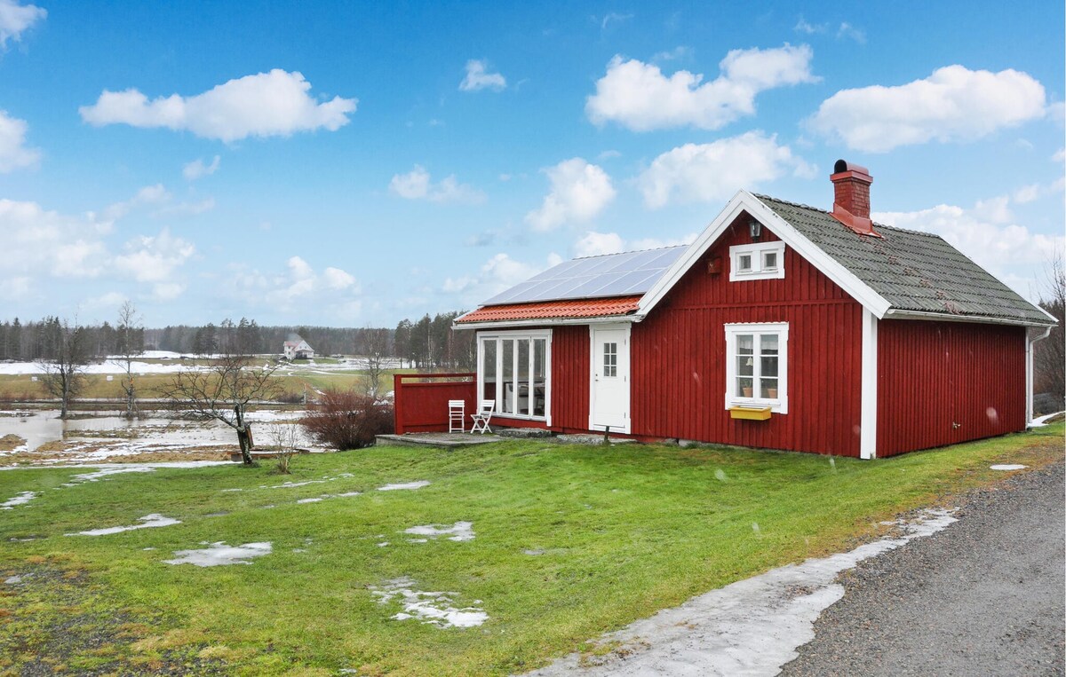 Cozy home in årjäng with kitchen