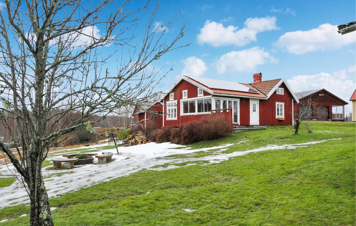 Cozy home in årjäng with kitchen