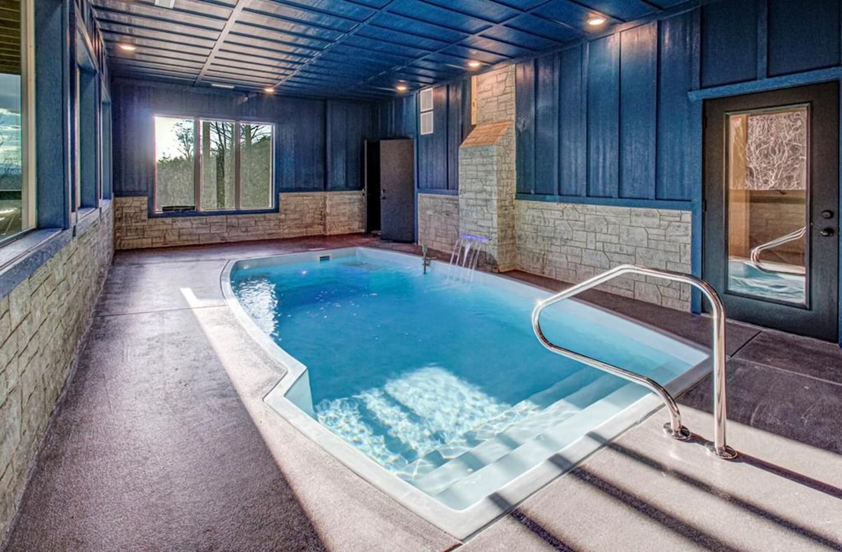 现代三卧3.5卫豪华泳池小木屋。