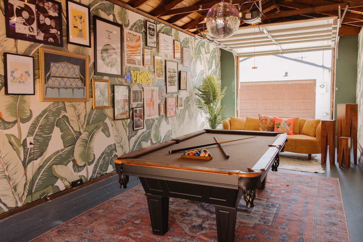 Hot Tub|Huge Backyard|Game Room at Historic Home