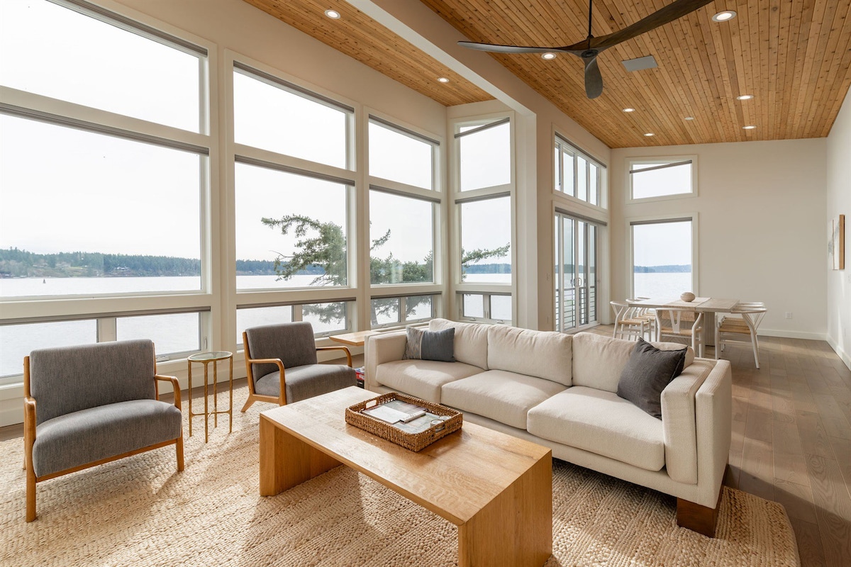 Royal Beacon: Tranquil Waterfront Retreat