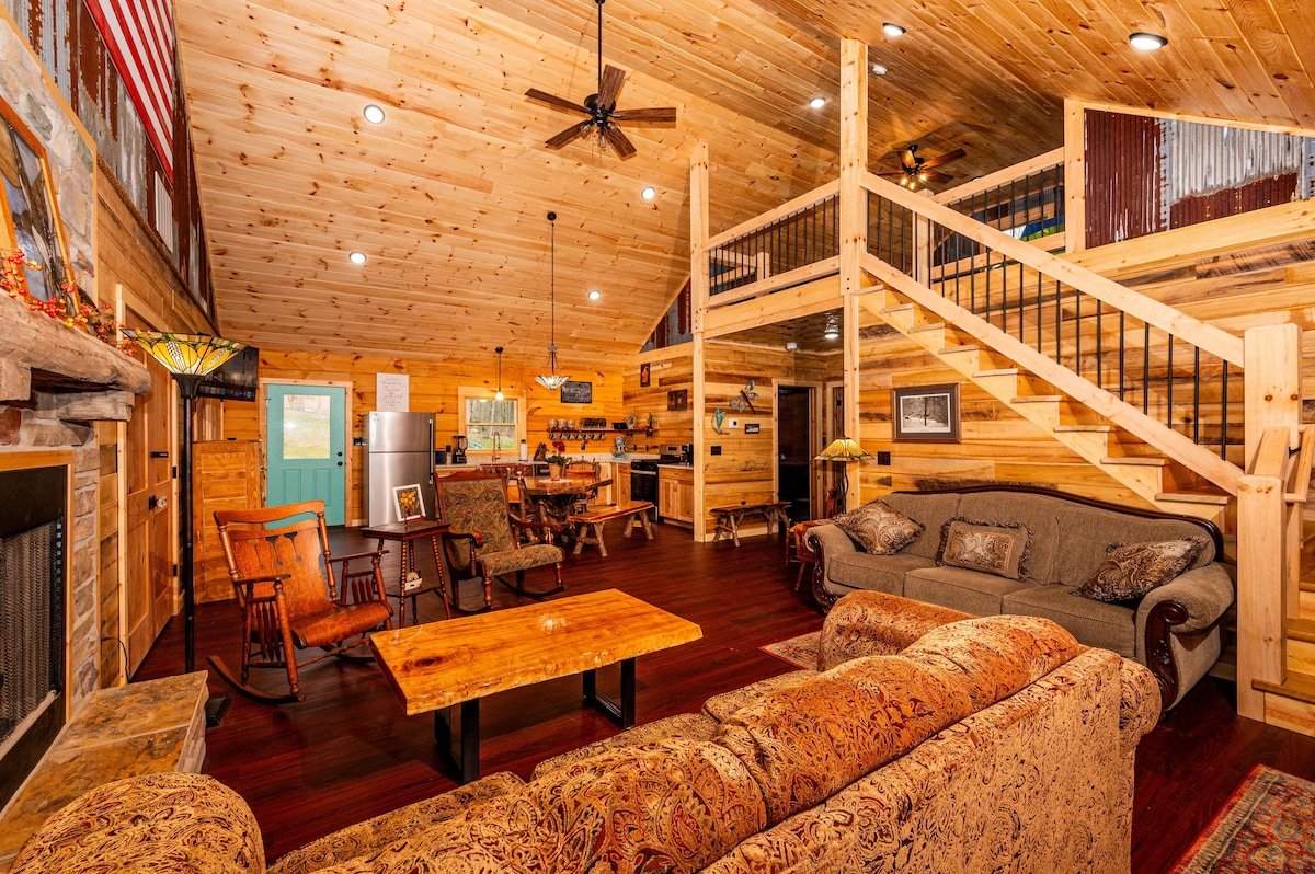Bear's Den - Natalie's Log Cabin