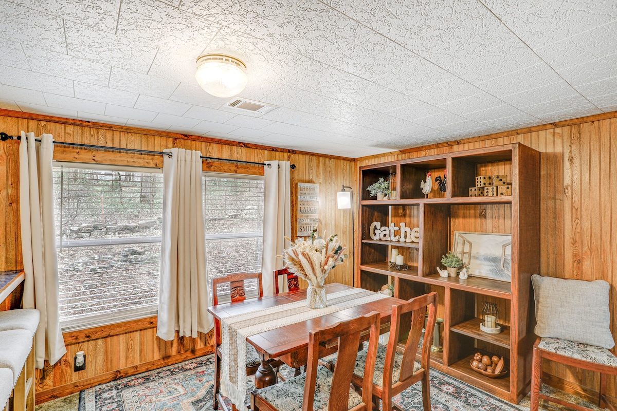 Heber Springs Cabin w/ Deck: 3 Mi to Sugarloaf Mtn