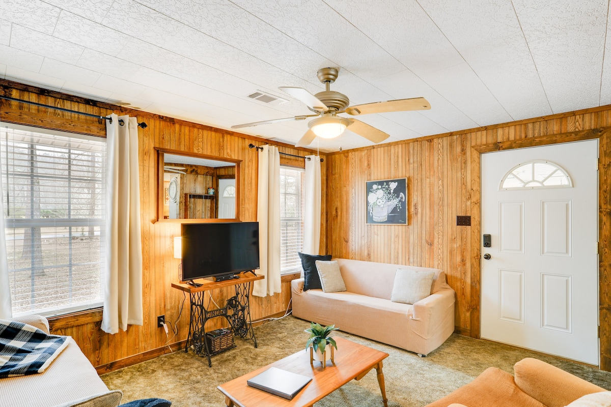 Heber Springs Cabin w/ Deck: 3 Mi to Sugarloaf Mtn