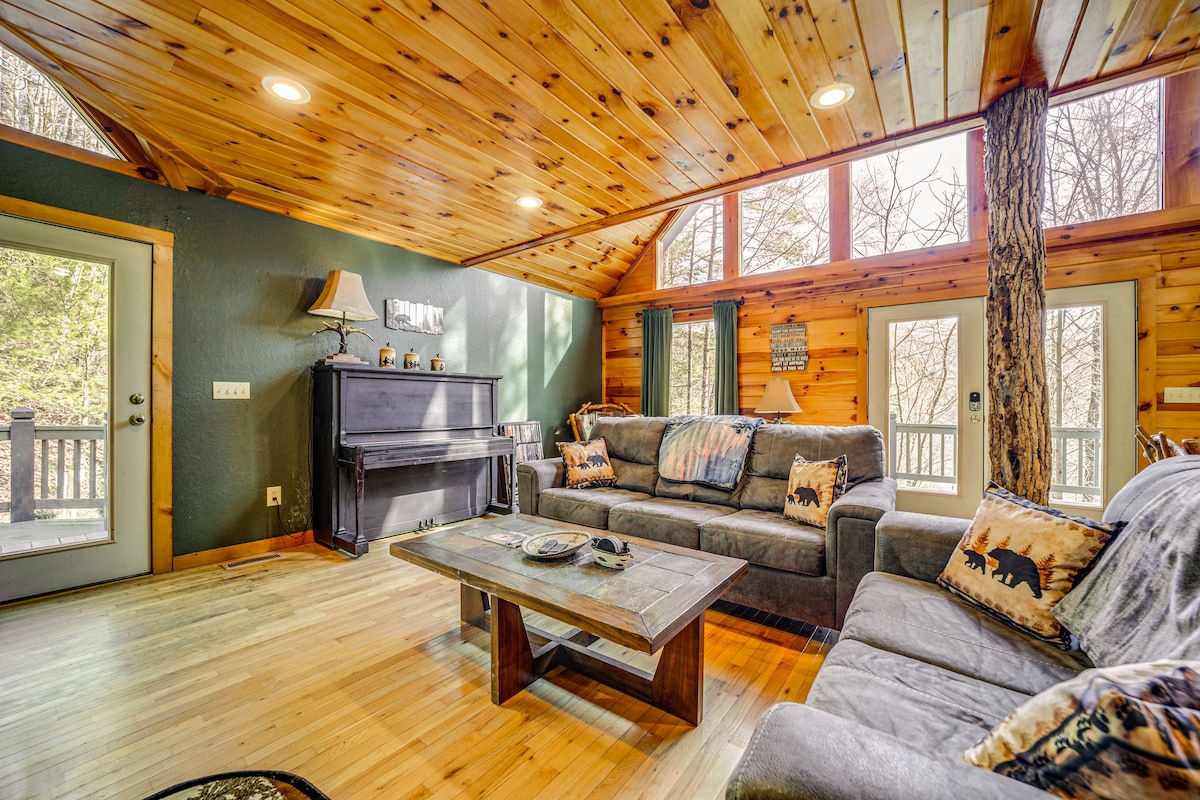 Bryson City Cabin w/ Stunning Views & Hot Tub!