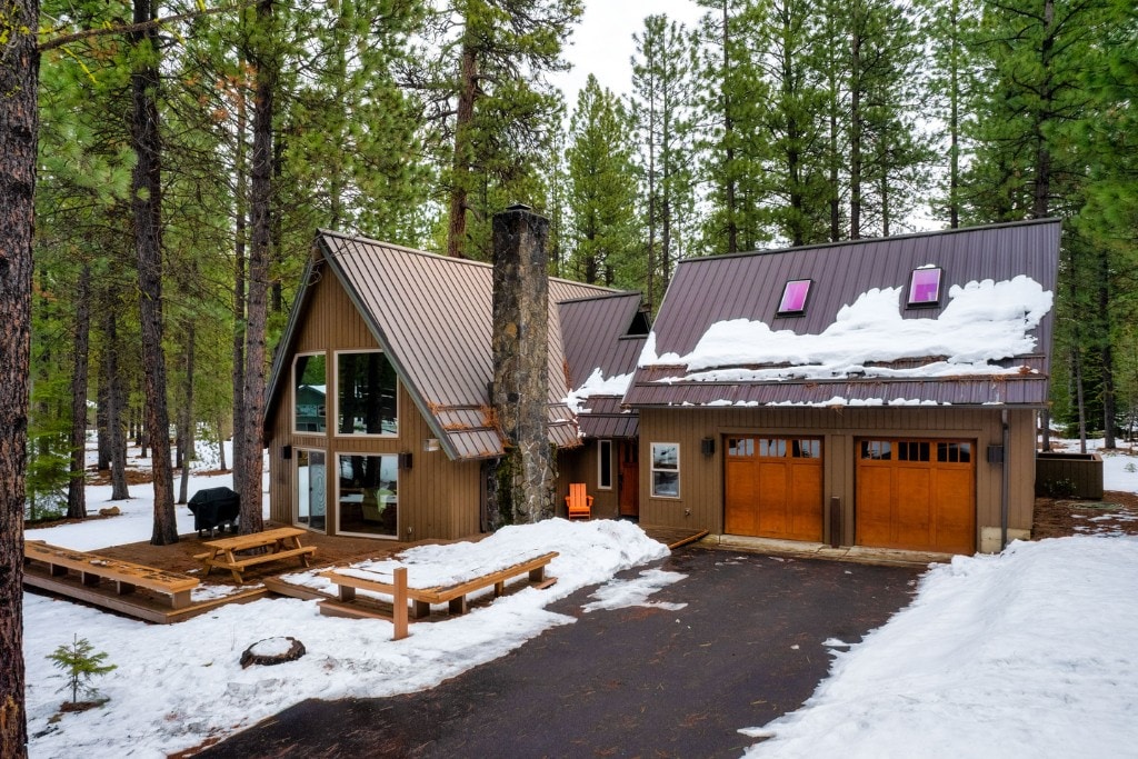 Spring Home 6: Cozy 4BR Cabin in Black Butte Ranch