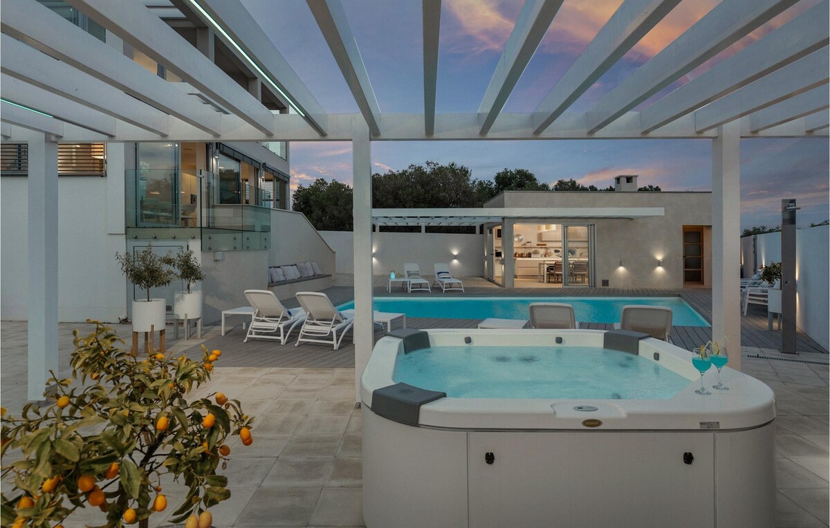 Villa White Garden with heated pool