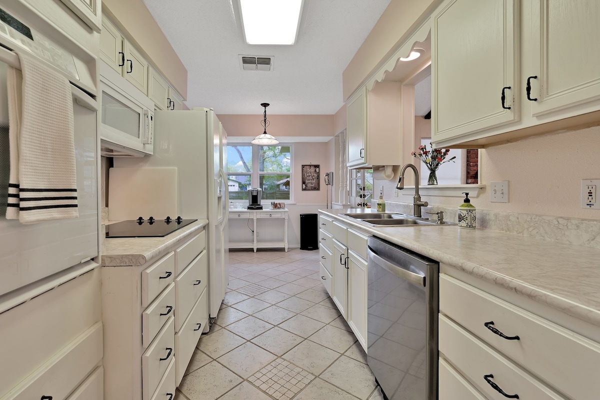 Comfy Pet-Friendly Home W/ Great Accessibility