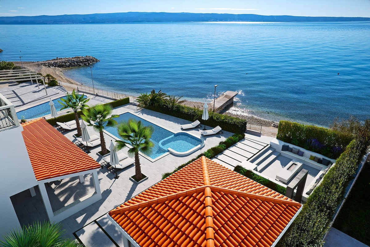 New! Luxury beachfront Villa Providenca