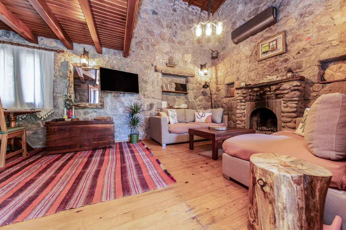 Chic Villa w Fireplace 3 min to Beach in Bodrum