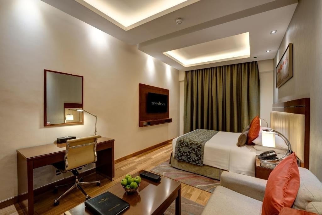 Deluxe Room Near Mashreq Metro Station By E R