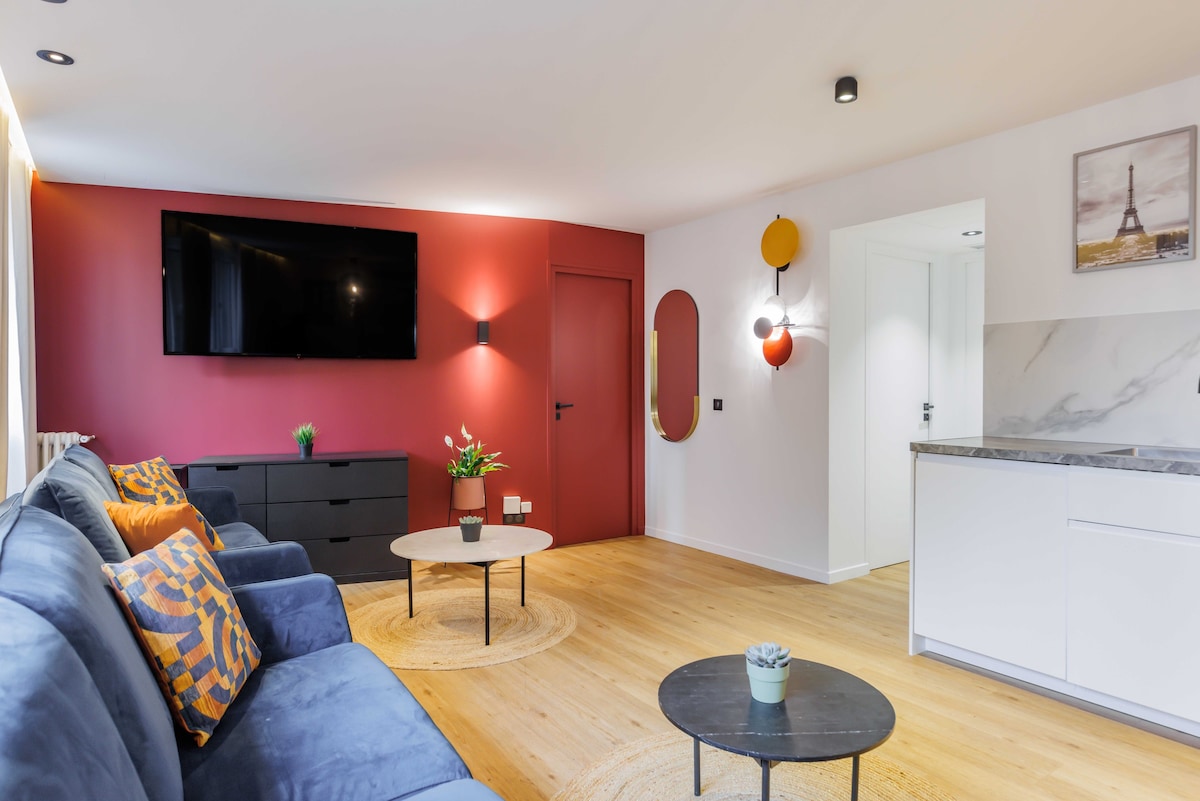 Modern Radiance in this Bright Apartment, 10P/3BR