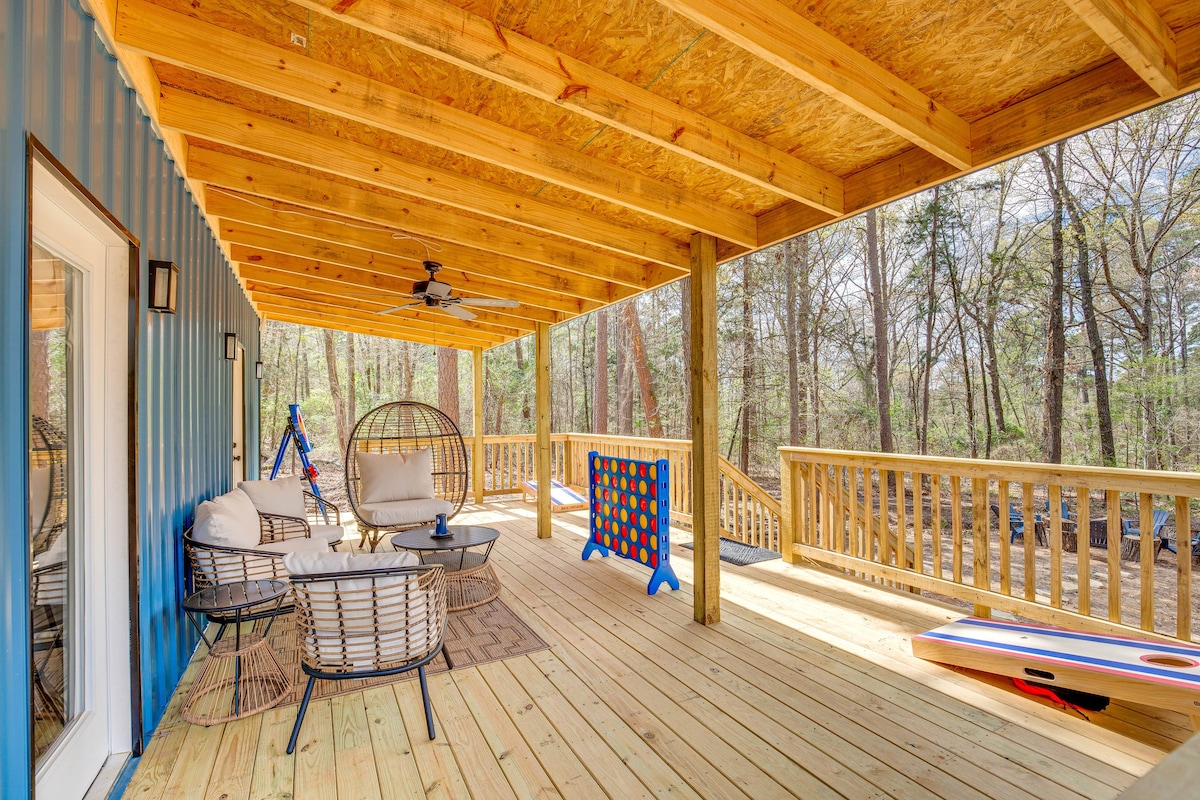 Winnsboro Barndominium w/ Fire Pit & Large Deck!