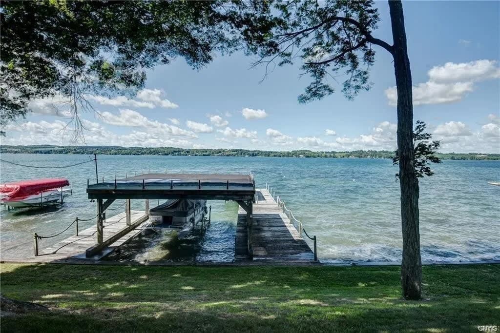 Luxury Retreat-Expansive Skaneateles lake frontage