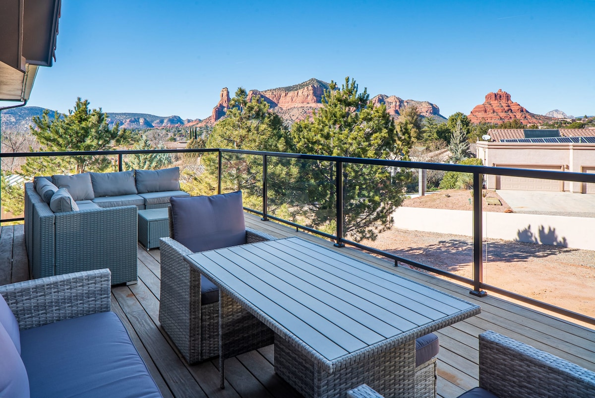 Luxury Home, Red Rock Views & Hot Tub