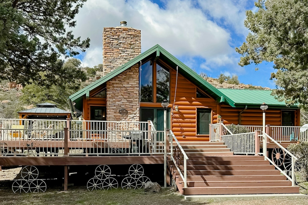 Cool 3BR near lake/National Forest with treehouse