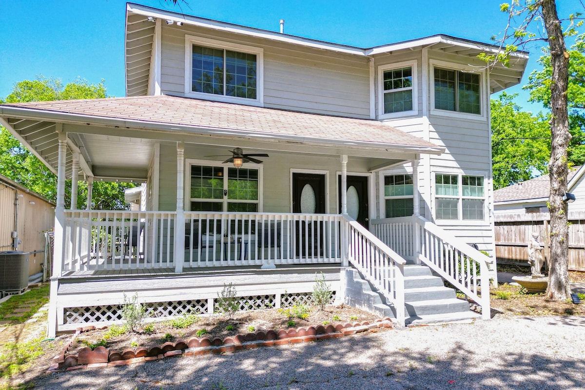 Conroe Home w/ Enclosed Deck: Pets Welcome!
