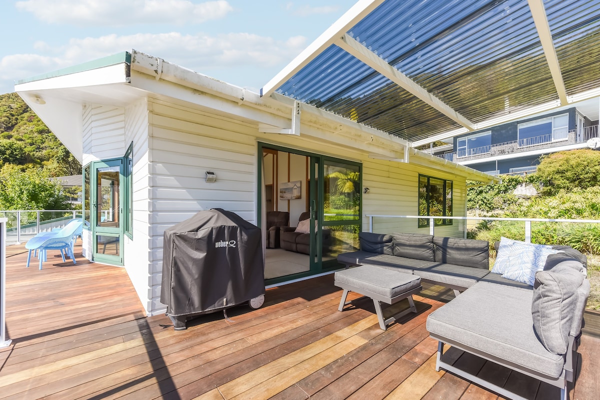 Finlay Waterfront - Waikawa Holiday Home