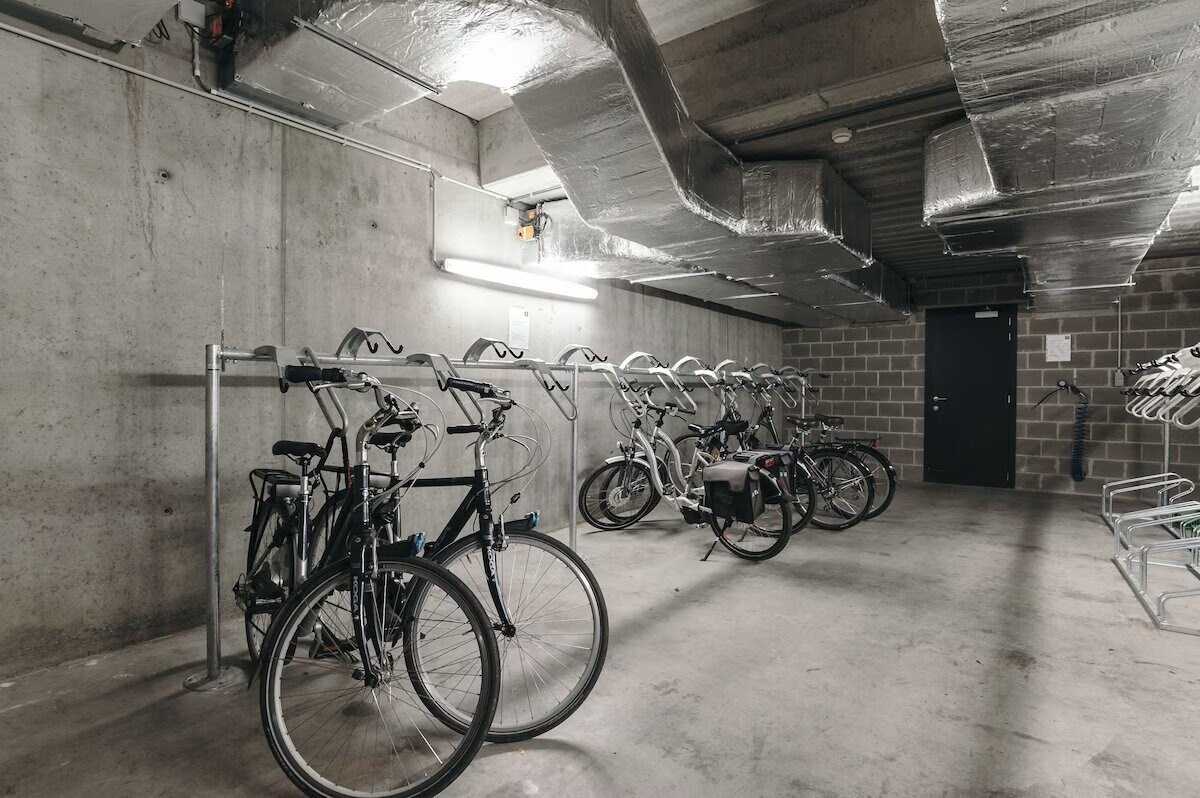 Cyclist's Haven: Secure Bike Storage | 3 Units