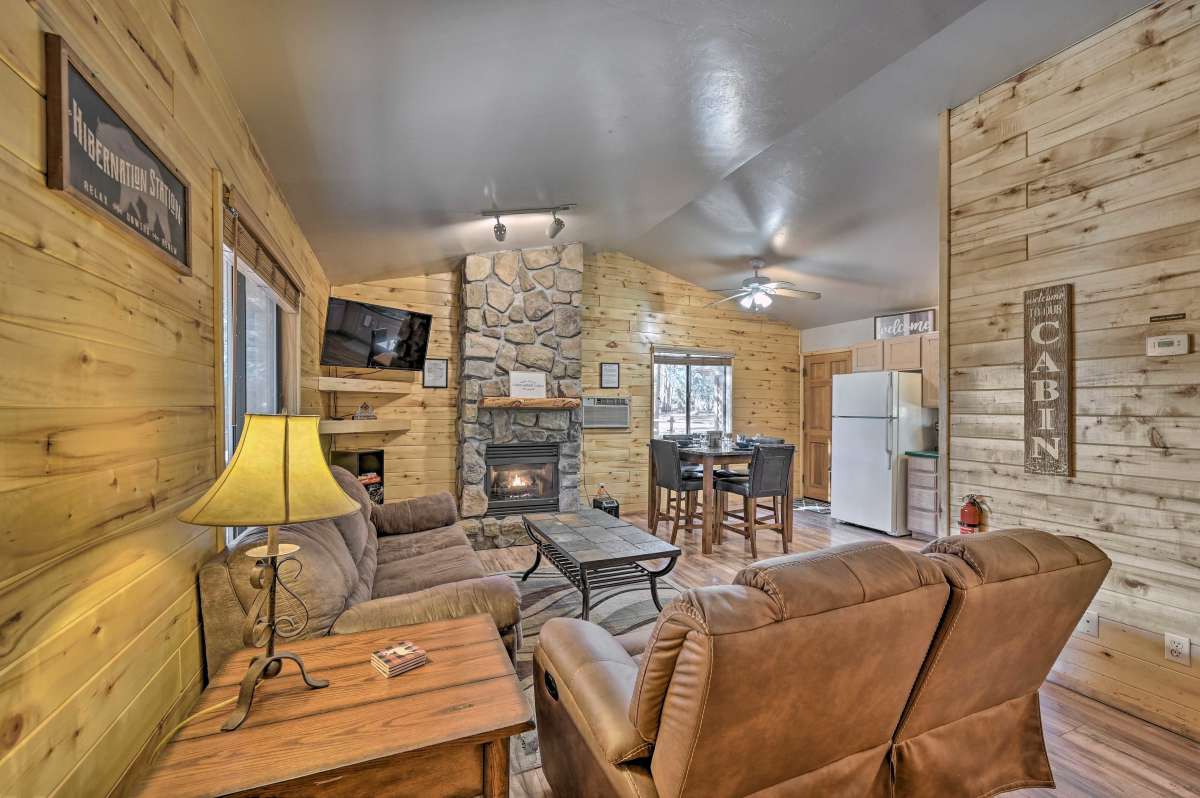 Pet friendly, Mountain Gem, with a Spa!