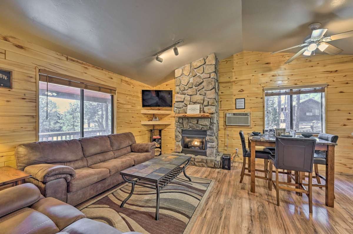 Pet friendly, Mountain Gem, with a Spa!