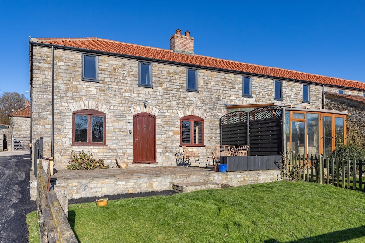 Beautiful Cottage in Idyllic Somerset Countryside